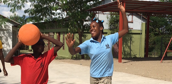 Choix students enjoy basketball on our new playground